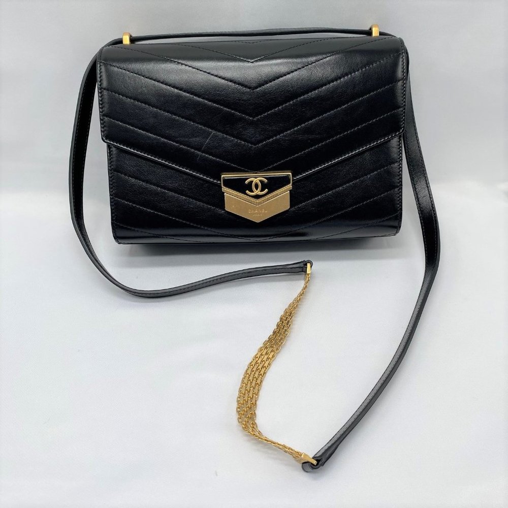 Chanel Black Medal Envelope Flap Bag Chevron Calfskin - Picture 2 of 12
